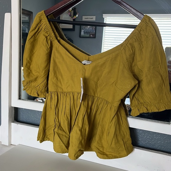 American Eagle Outfitters Tops - || American Eagle || NWT • V- Neck Top• Size Small